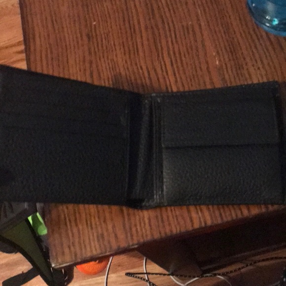 Gucci Bi-fold wallet only available in Europe - Picture 6 of 7